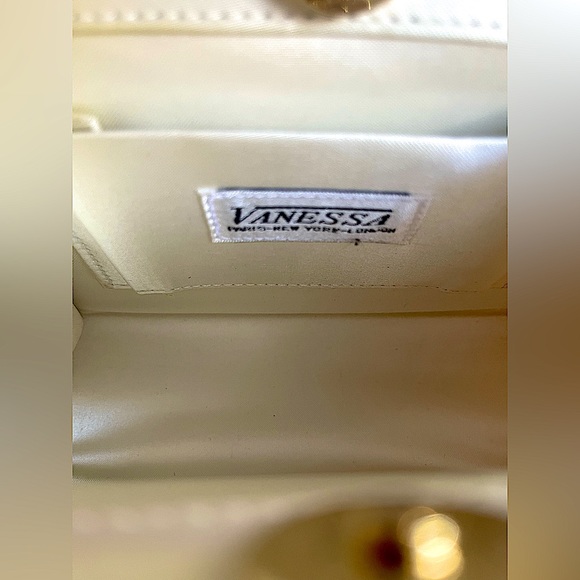 nights in White satin vtg pearl purse pristine Vanessa Freestanding snap closure - Picture 3 of 5